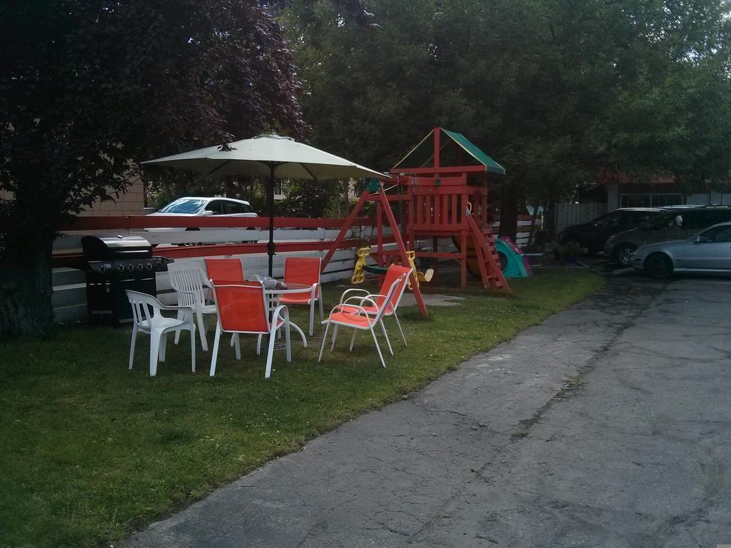 Holiday House Motel Penticton Kültér fotó