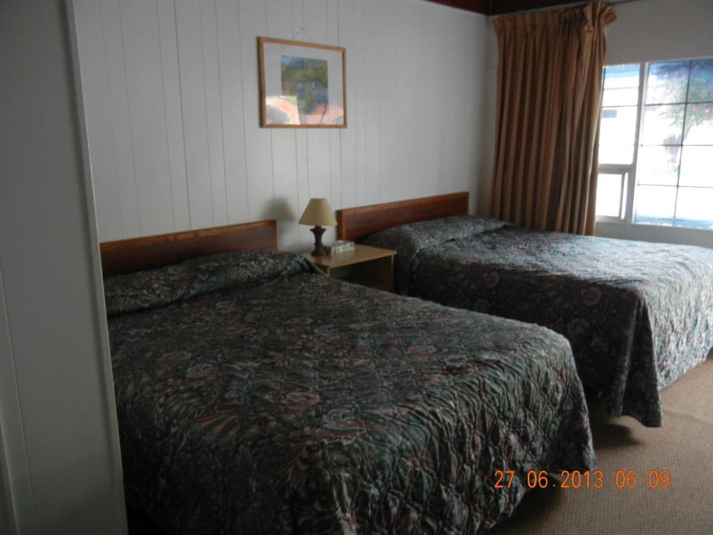 Holiday House Motel Penticton Szoba fotó