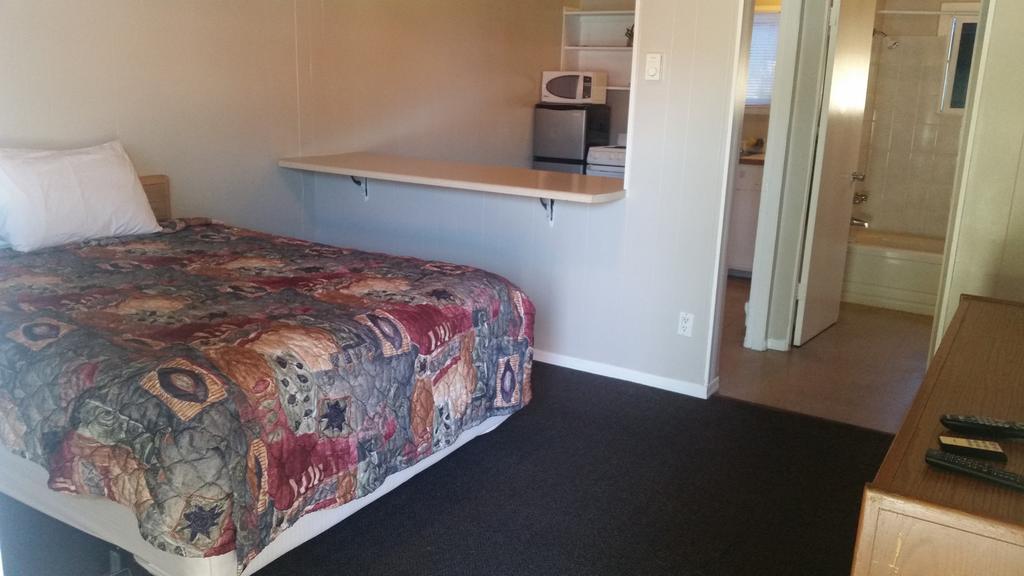 Holiday House Motel Penticton Kültér fotó