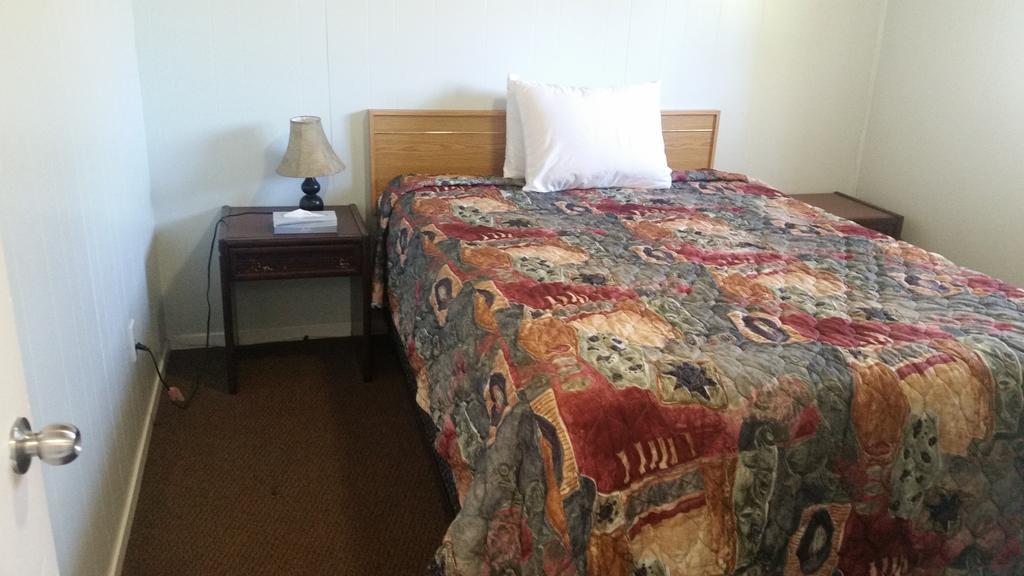 Holiday House Motel Penticton Kültér fotó