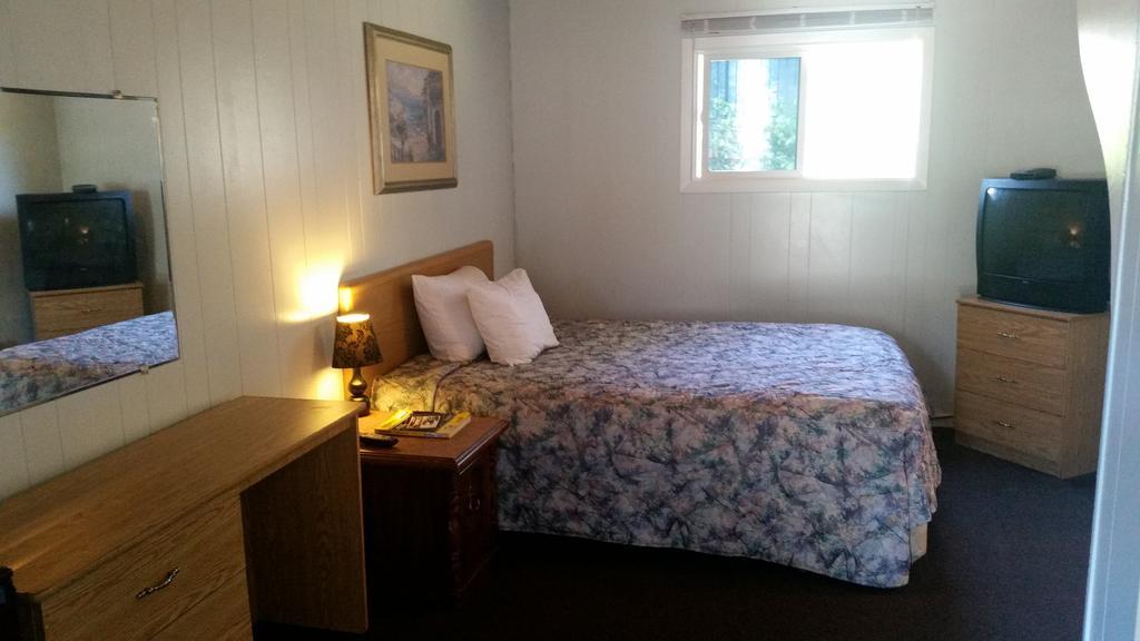 Holiday House Motel Penticton Kültér fotó
