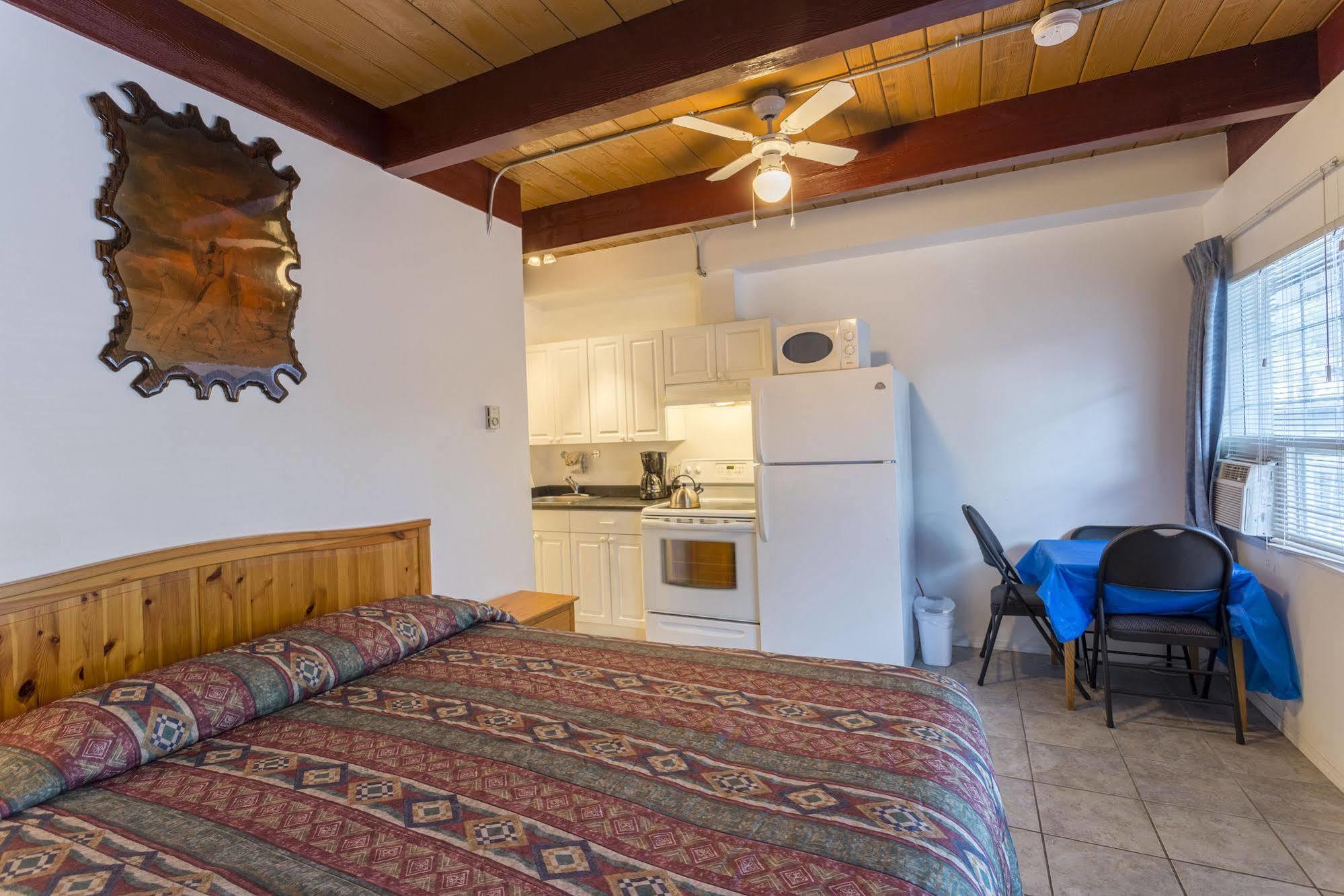 Holiday House Motel Penticton Kültér fotó