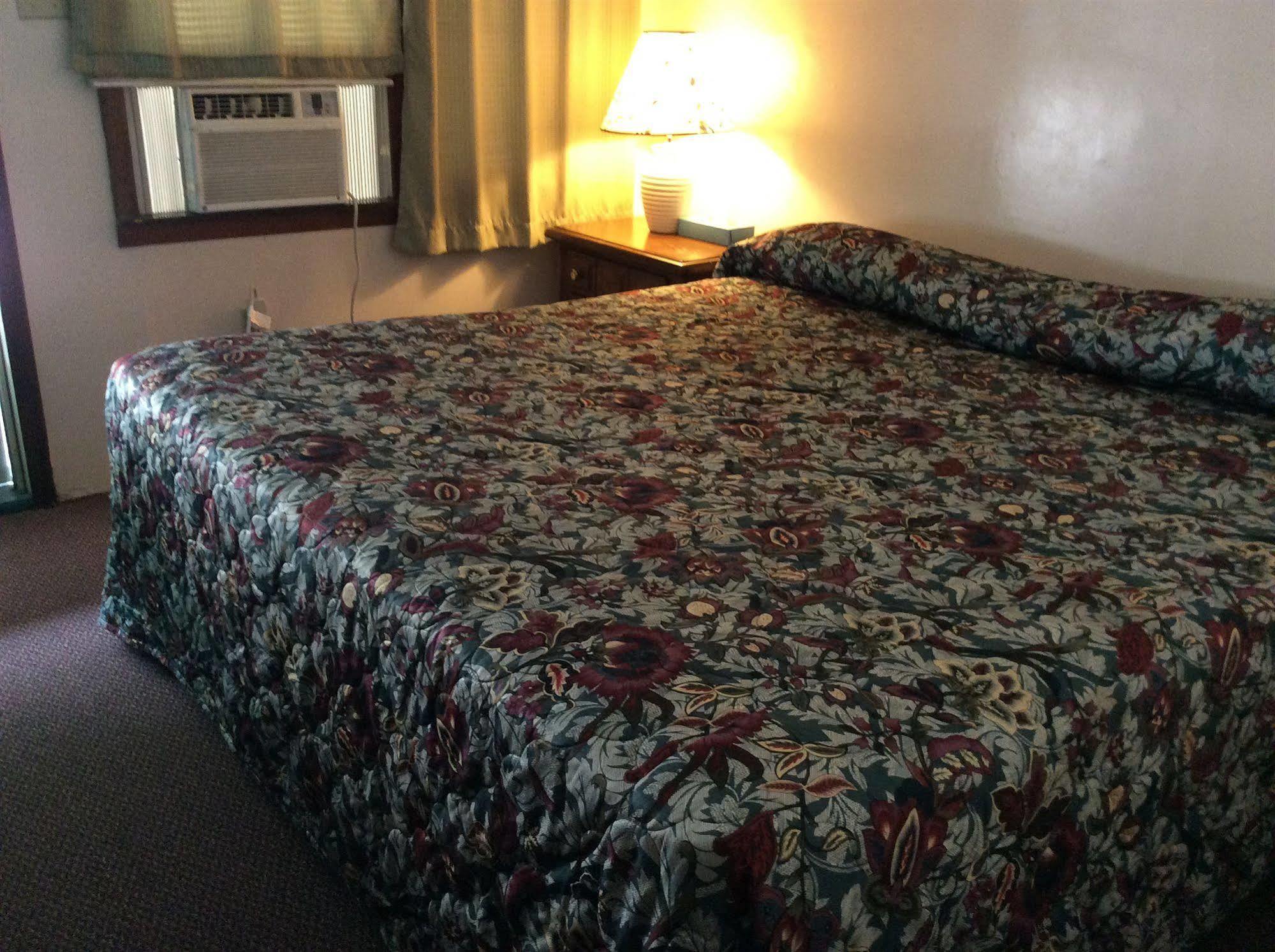 Holiday House Motel Penticton Kültér fotó