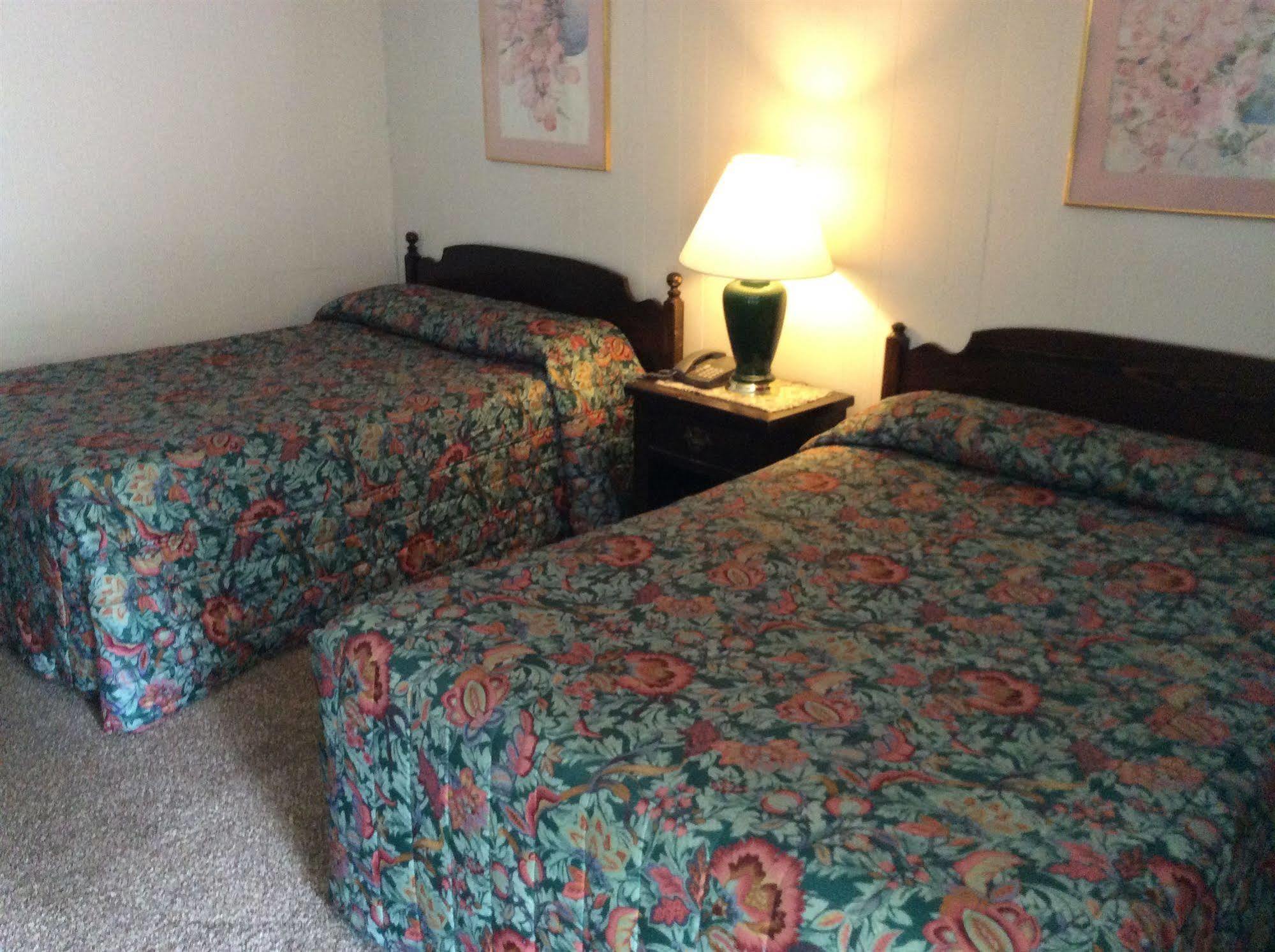 Holiday House Motel Penticton Kültér fotó