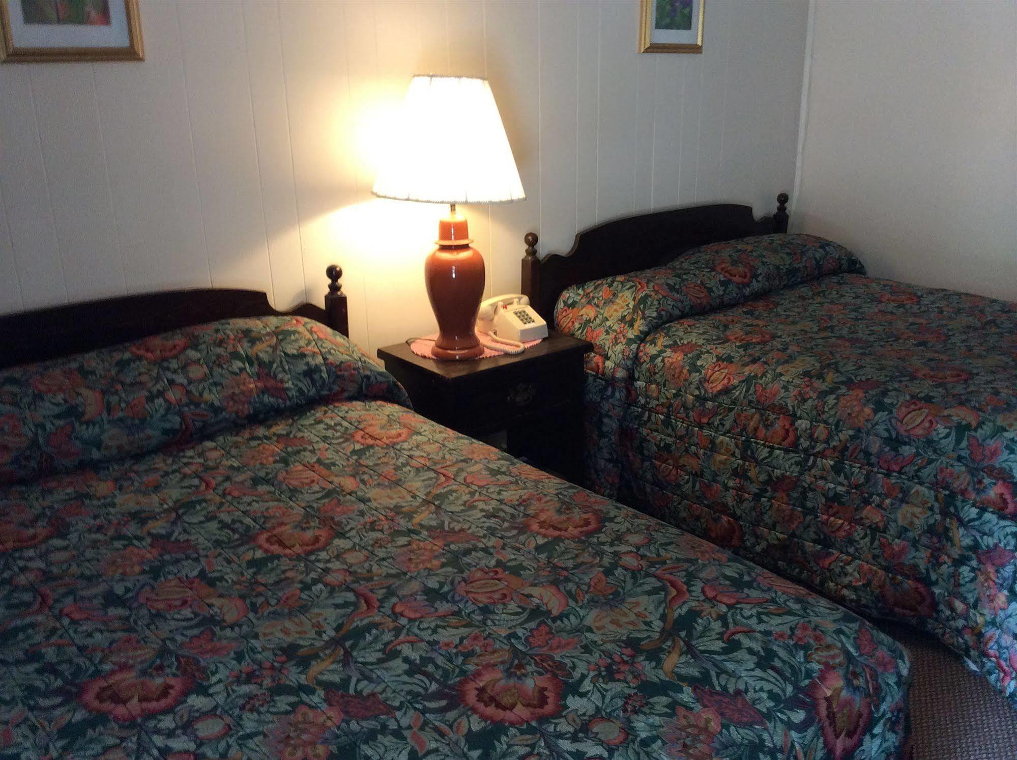 Holiday House Motel Penticton Kültér fotó