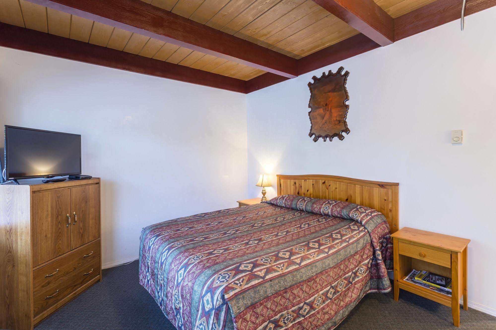 Holiday House Motel Penticton Kültér fotó
